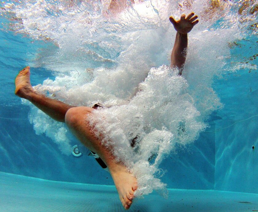 women-swimming-pool-porn